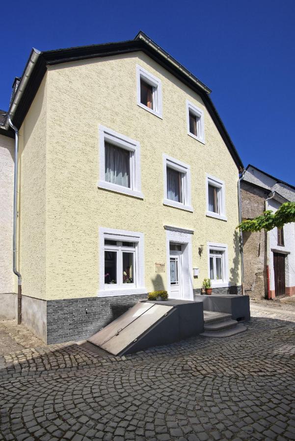 Gaestehaus Gaes Bed & Breakfast Trittenheim Exterior photo