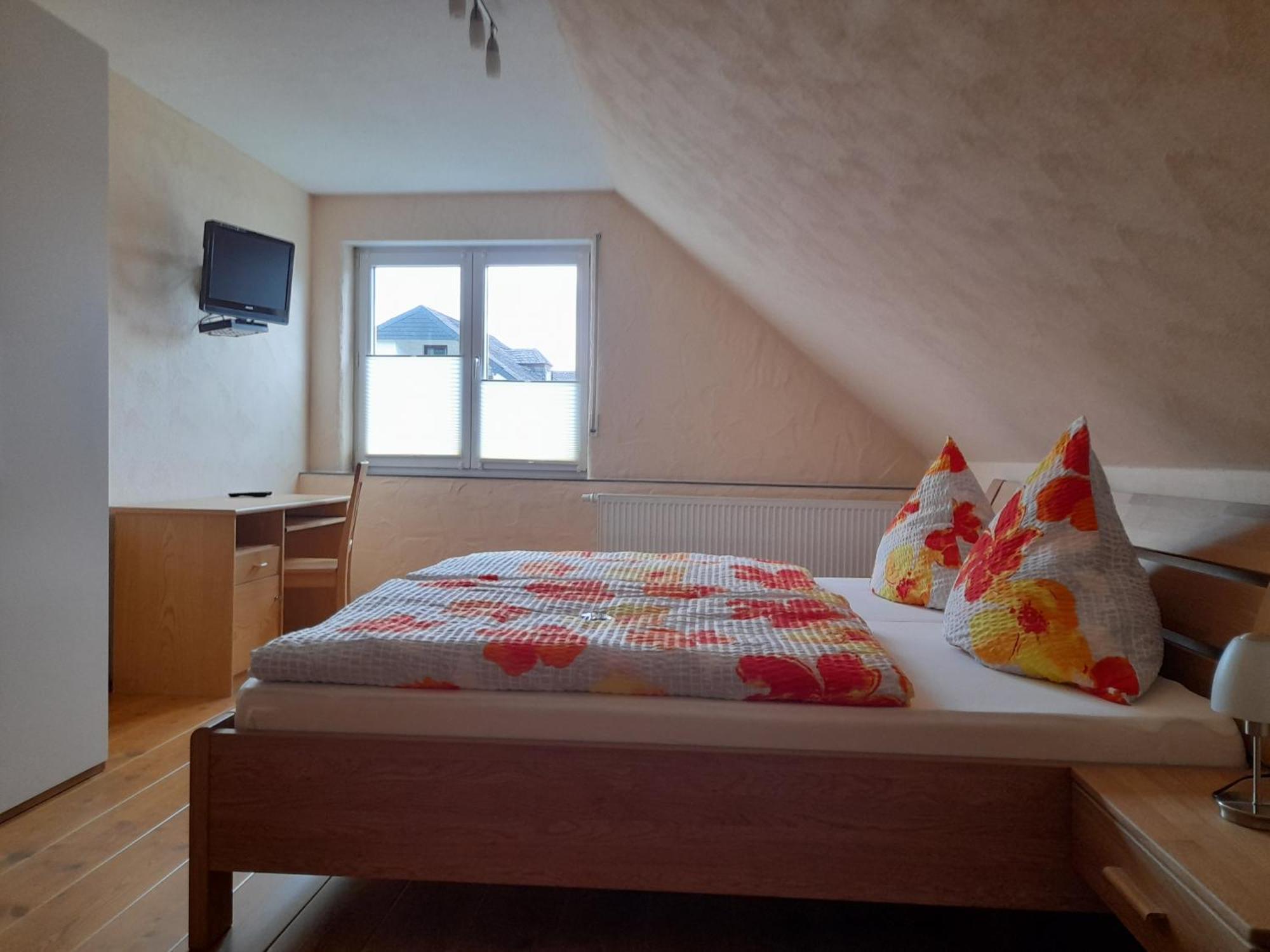 Gaestehaus Gaes Bed & Breakfast Trittenheim Room photo